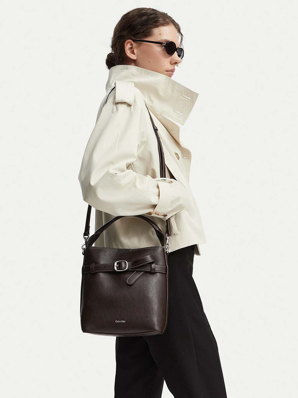 תיק קלווין קליין Buckle Mini Bucket Crossbody נשים