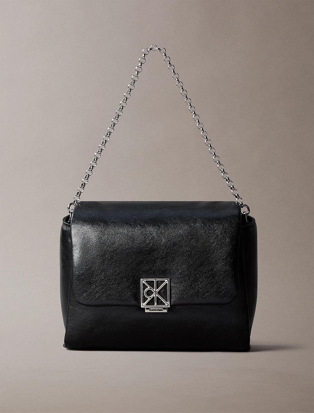 תיק קלווין קליין Padded Emblem Hardware Crossbody נשים