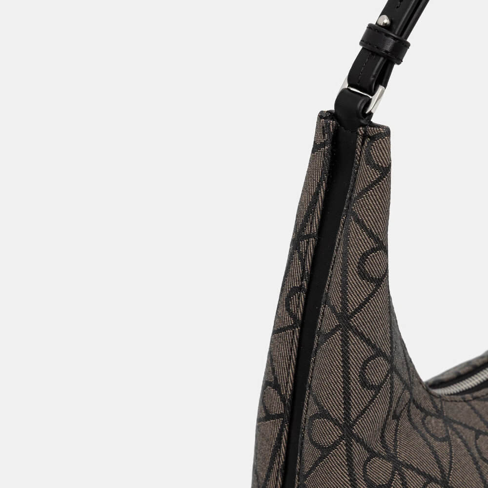 תיק קלווין קליין Emblem Jacquard Shoulder Bag נשים