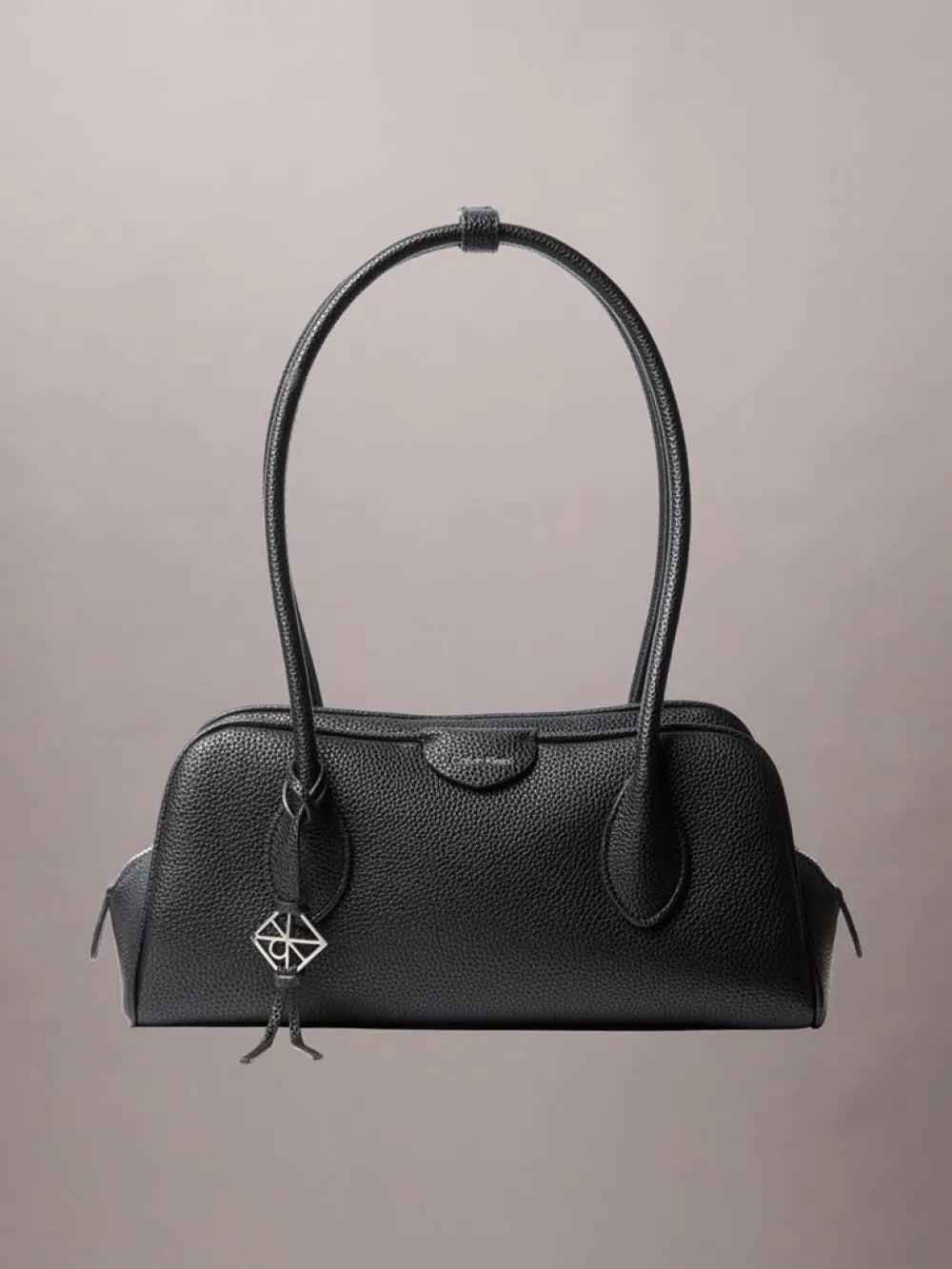 תיק קלווין קליין Emblem Trio Pebble Shoulder Bag נשים