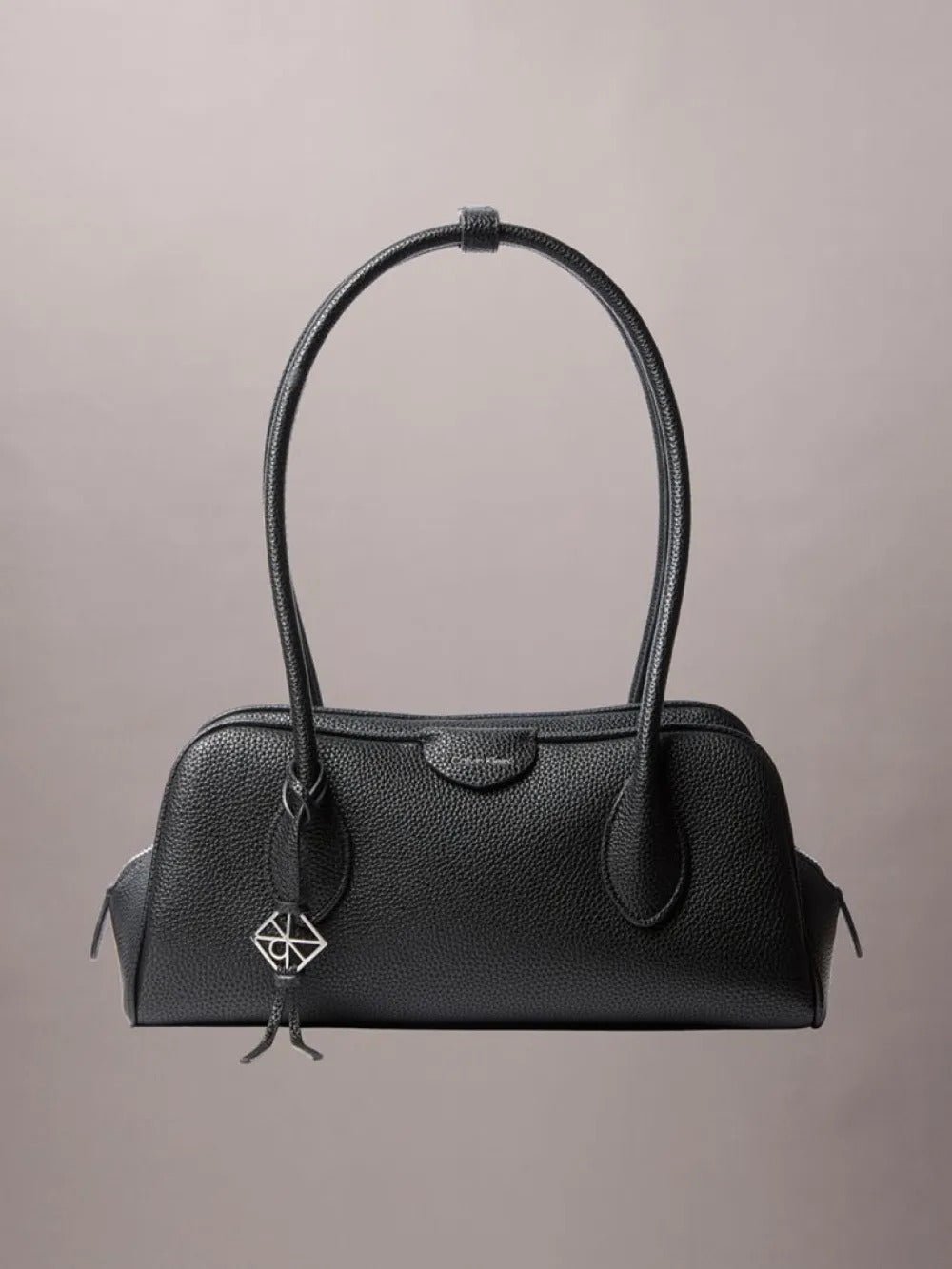 תיק קלווין קליין Emblem Trio Pebble Shoulder Bag נשים