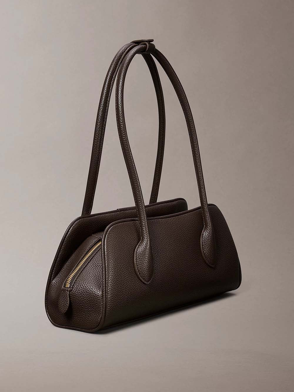 תיק קלווין קליין Emblem Trio Pebble Shoulder Bag נשים