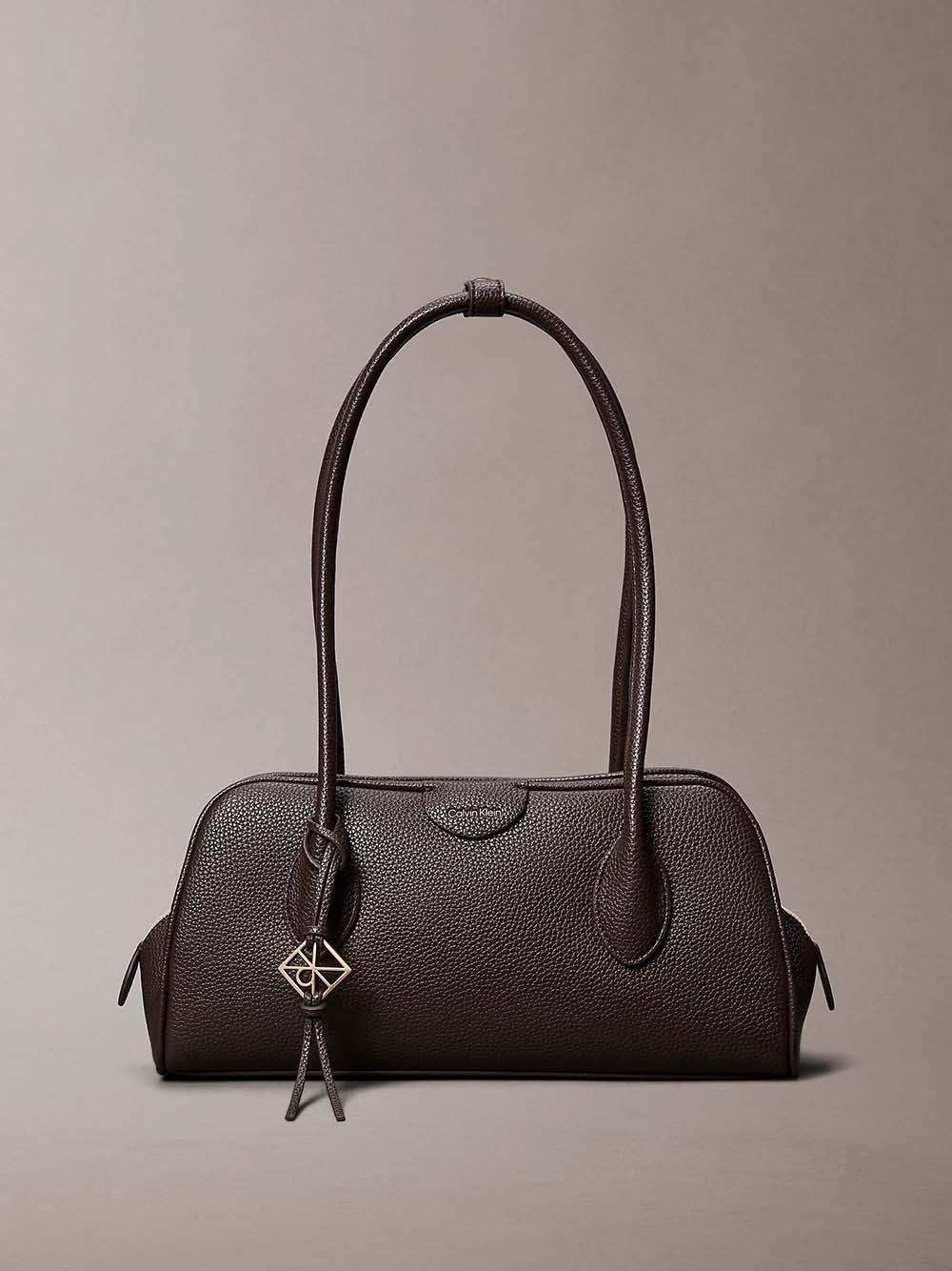 תיק קלווין קליין Emblem Trio Pebble Shoulder Bag נשים