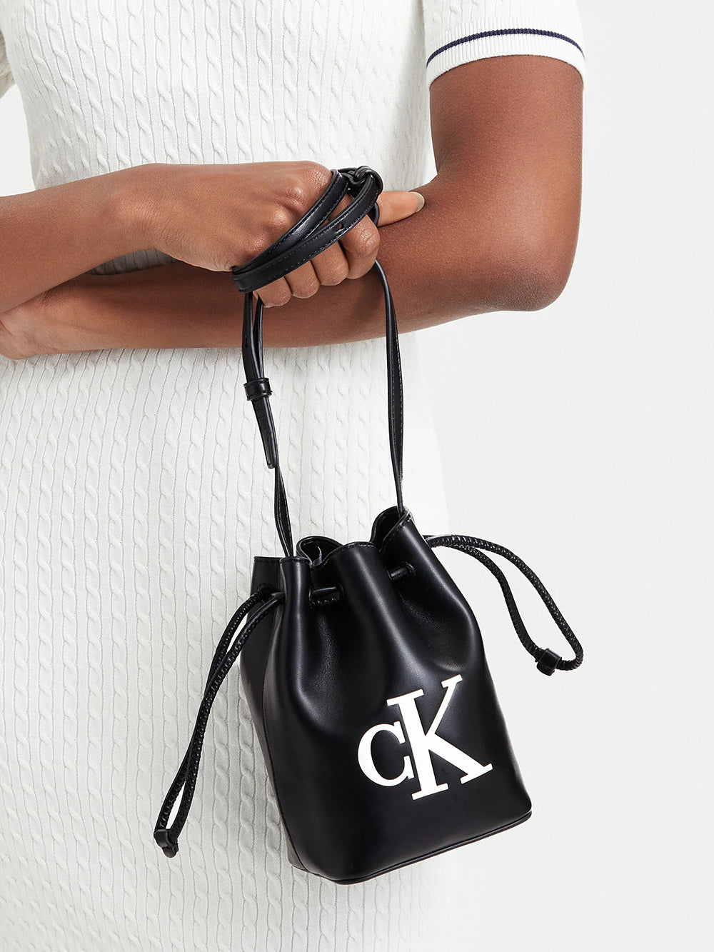 תיק קלווין קליין Bold -Mini Bucket Crossbody נשים