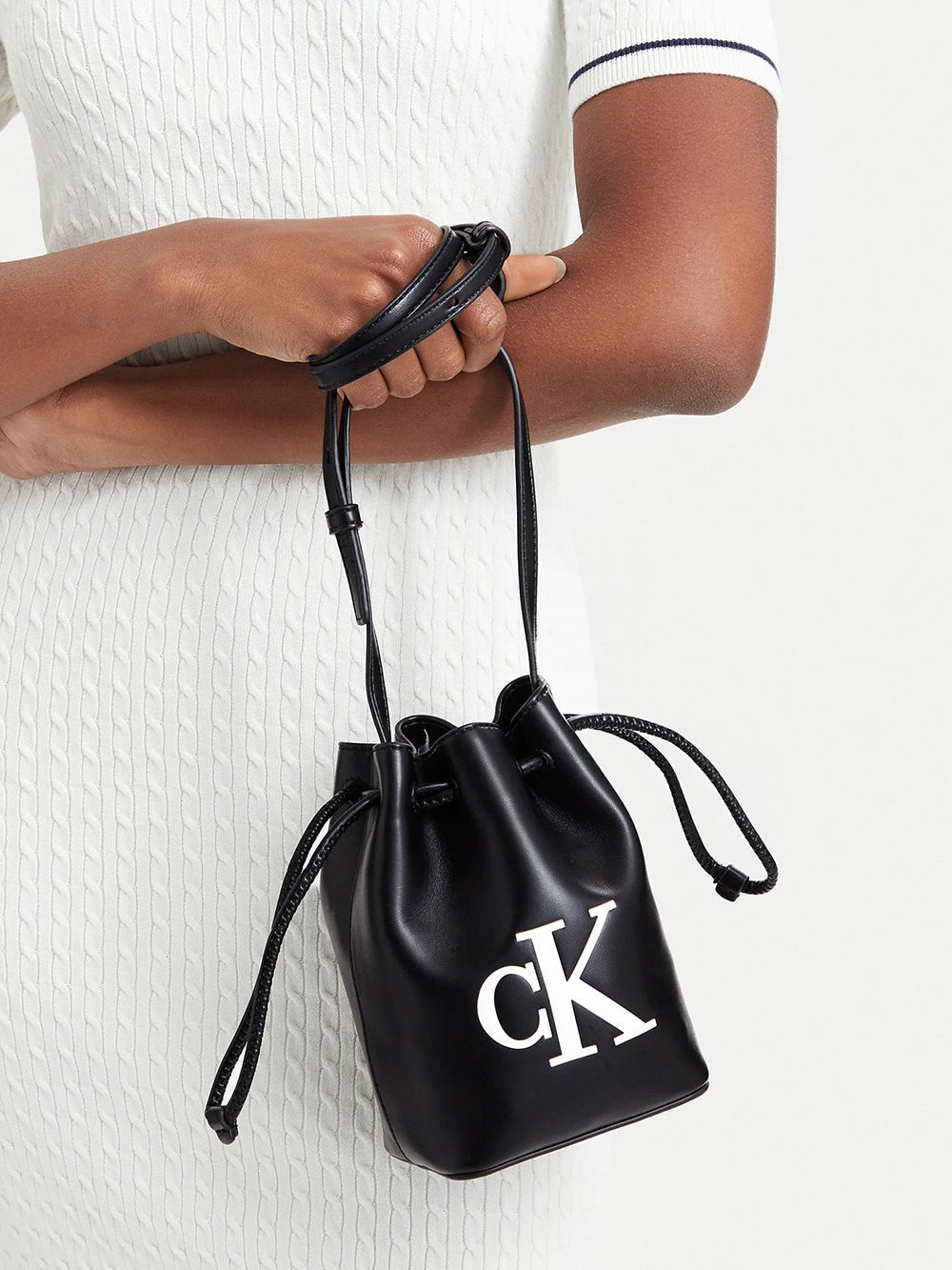 תיק קלווין קליין Bold -Mini Bucket Crossbody נשים
