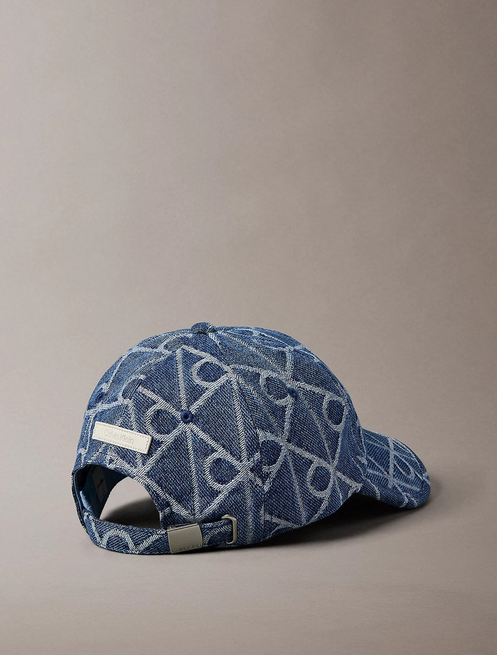 כובע קלווין קליין Allover Emblem Logo Denim Baseball Cap נשים