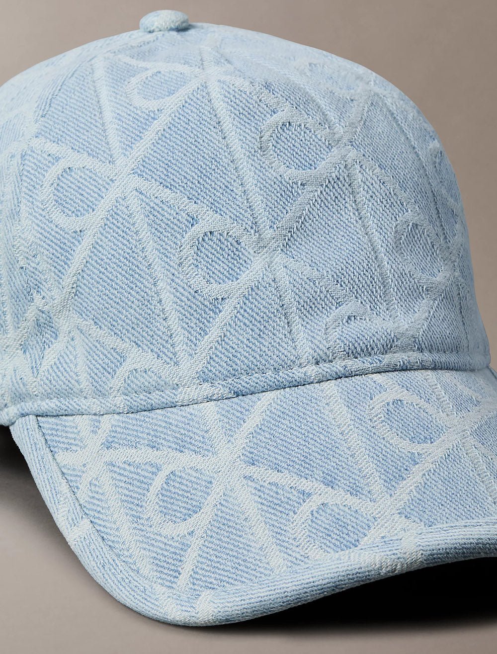 כובע קלווין קליין Allover Emblem Logo Denim Baseball Cap נשים