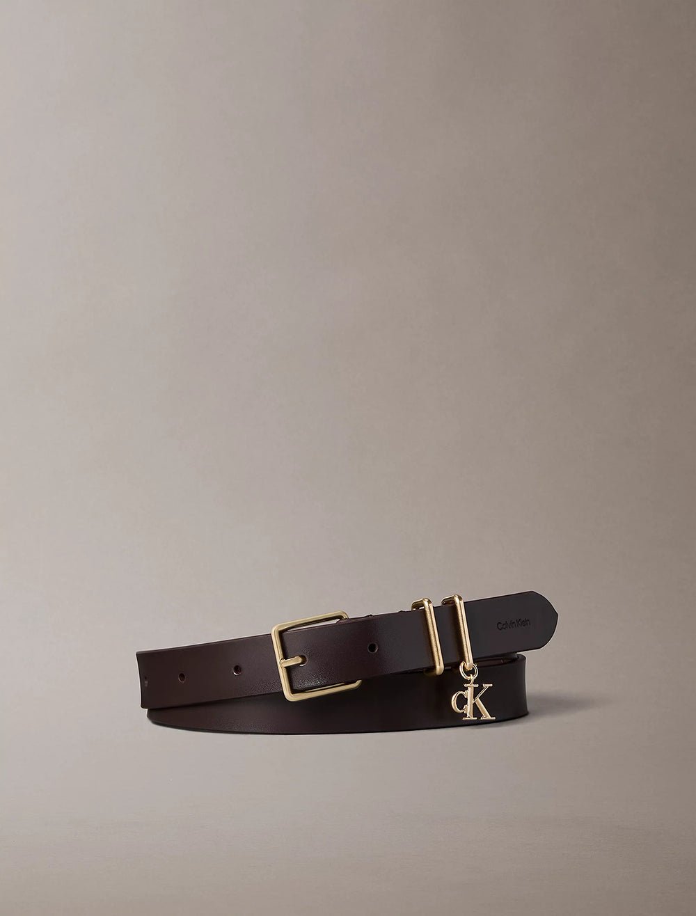 חגורה קלווין קליין Leather Signature Logo Charm נשים - ck-LV04F7086G-XP6-85CM