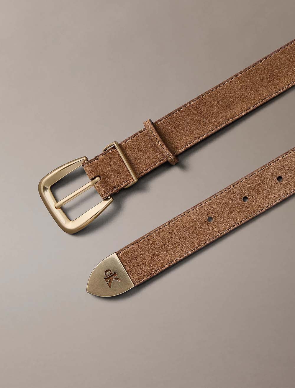חגורה קלווין קליין HW End Tip Buckle Suede 30mm Belt נשים
