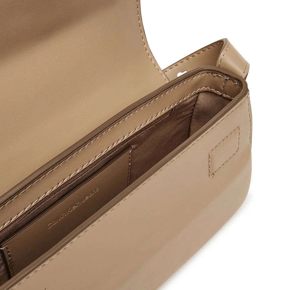 תיק קלווין קליין Belted Small Shoulder נשים