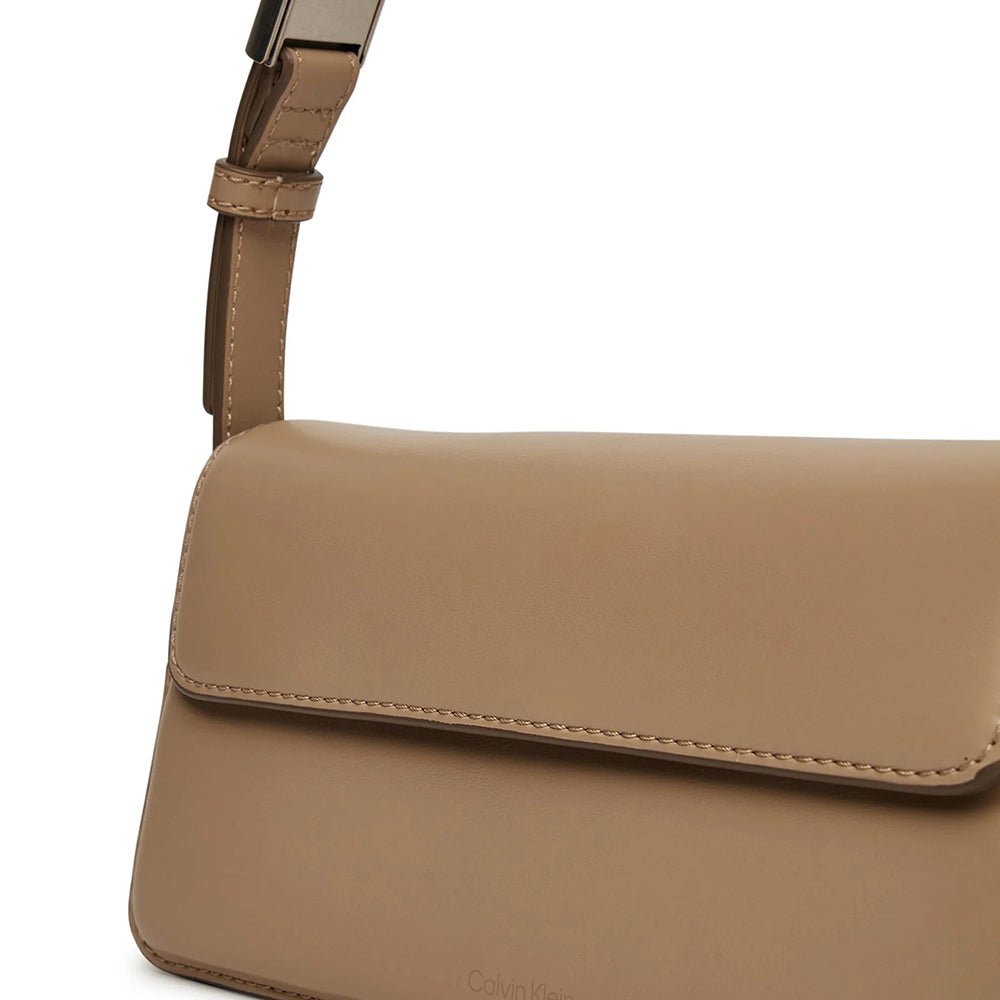 תיק קלווין קליין Belted Small Shoulder נשים