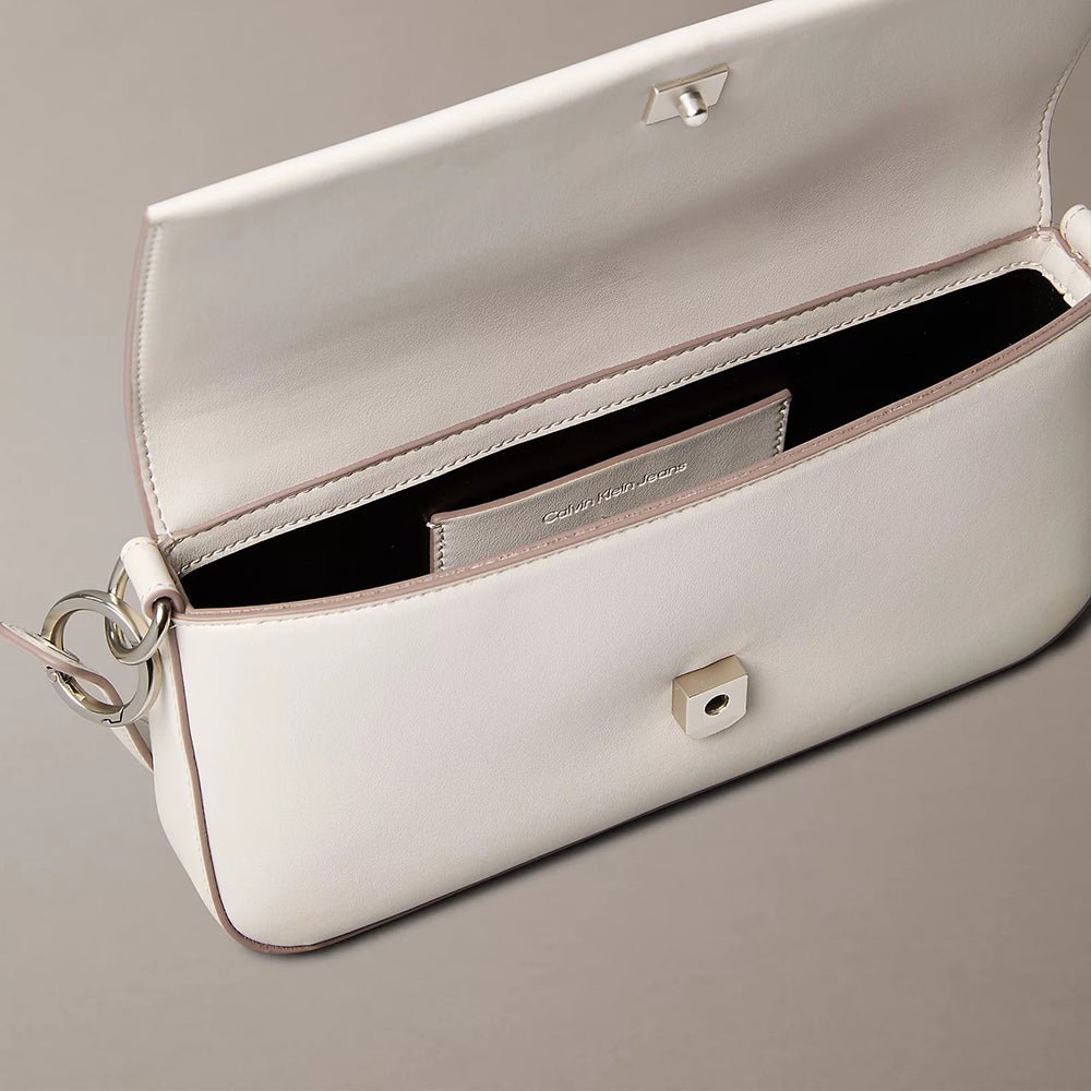 תיק קלווין קליין Sculpted Flap Shoulder נשים