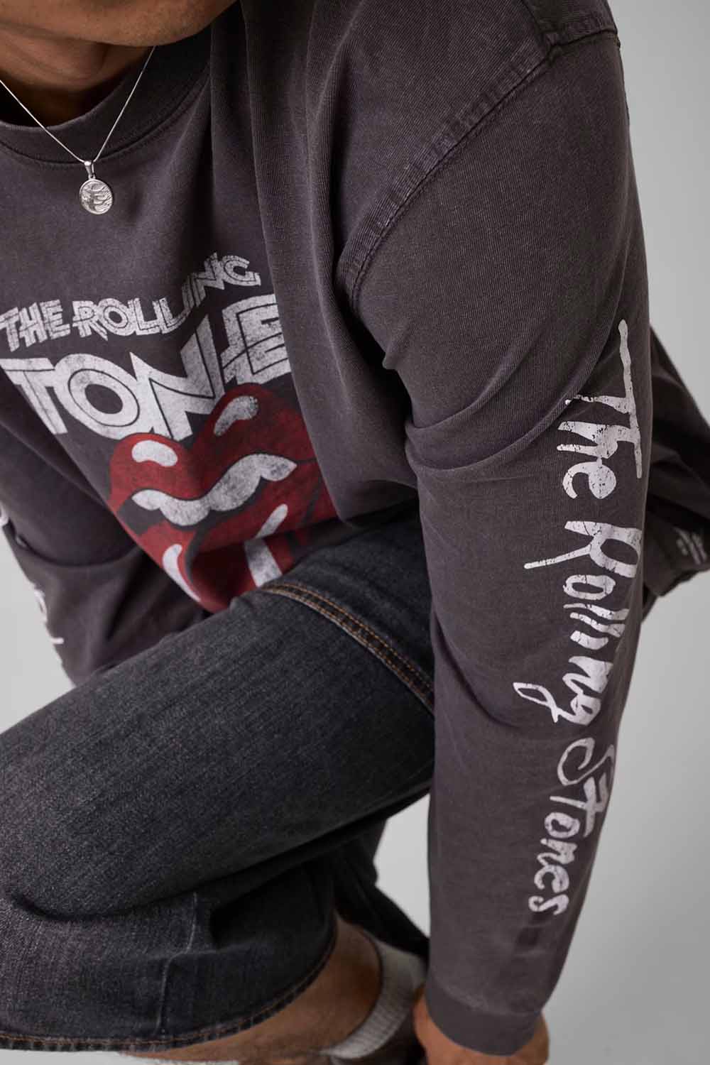 חולצת טישירט ארוכה Guess Printed Long-Sleeve Gj X Rolling Stones גברים