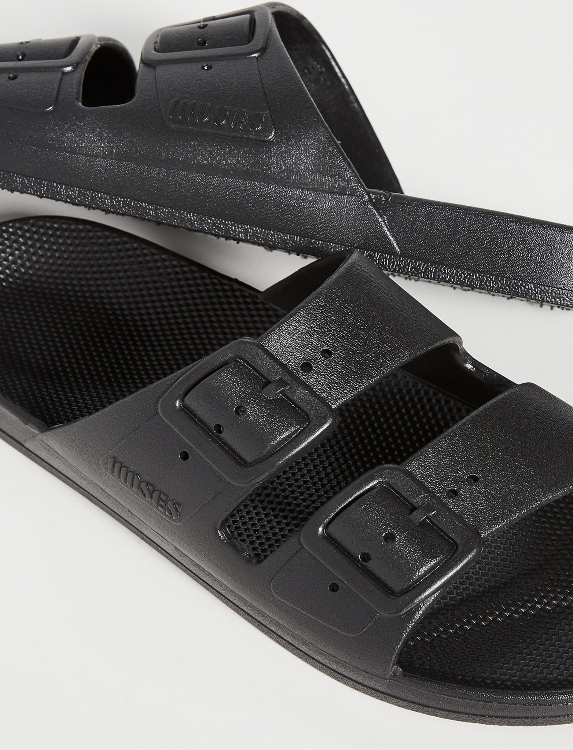 Freedom Moses - כפכפי מוזס בצבע שחור