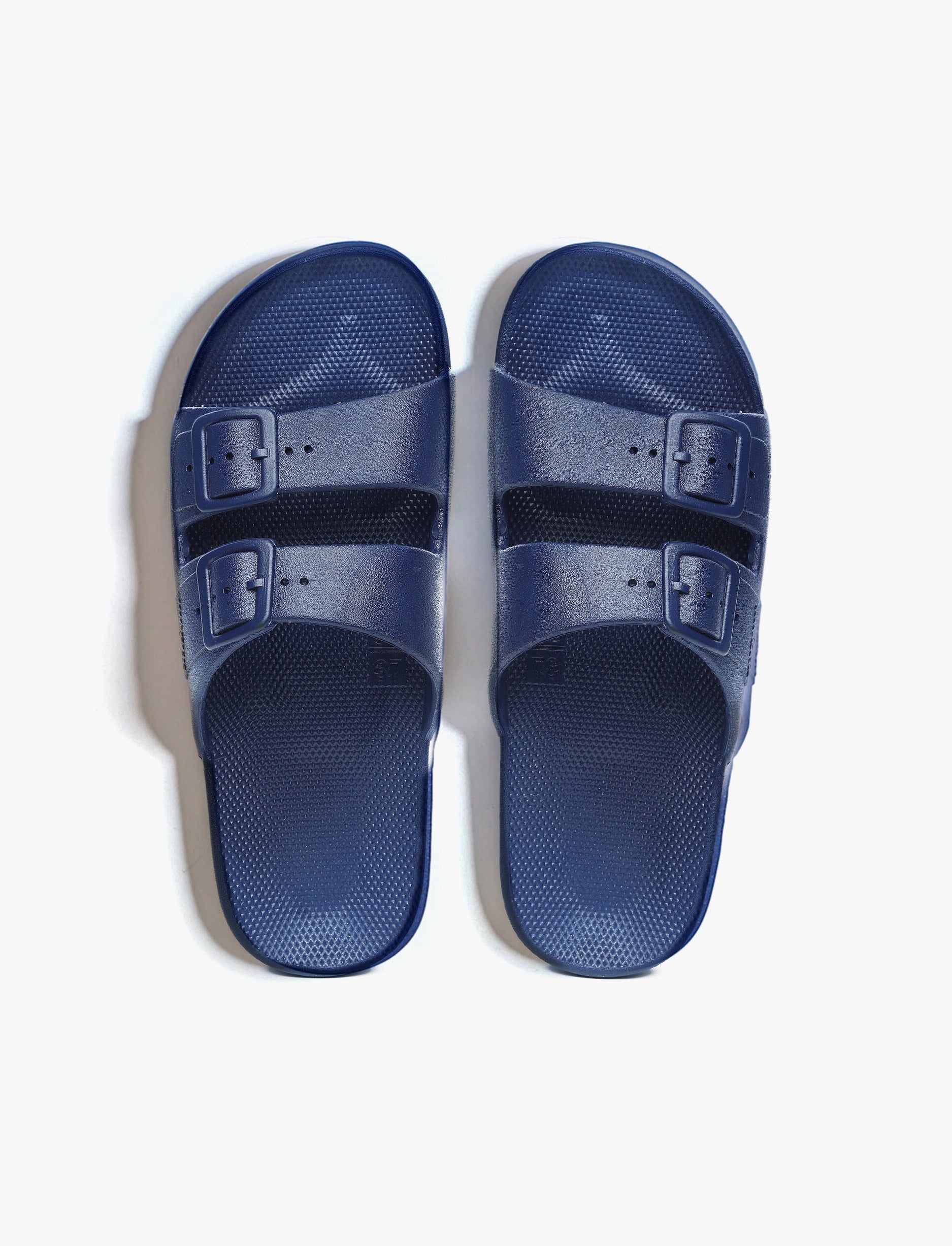 Freedom Moses - כפכפי מוזס בצבע נייבי