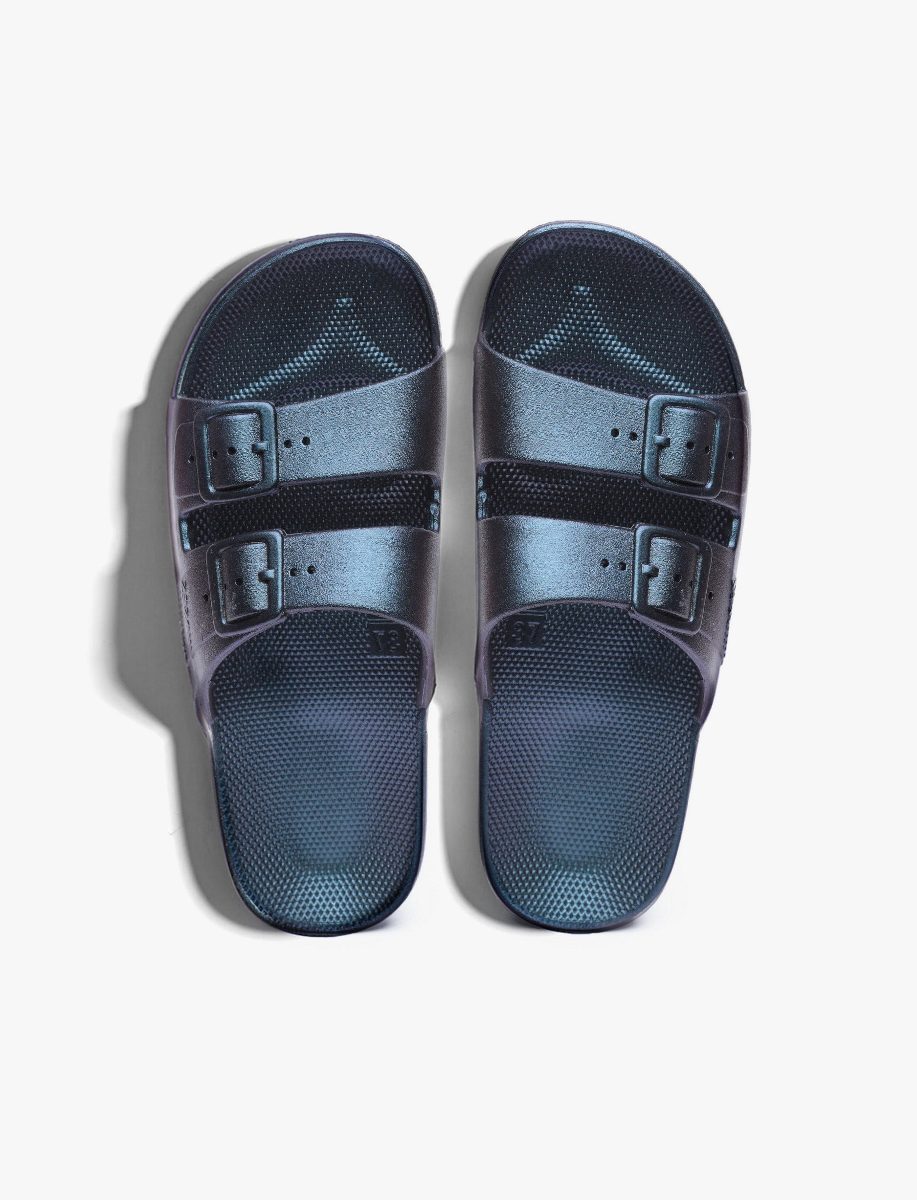 Freedom Moses - כפכפי מוזס בצבע שחור/כחול