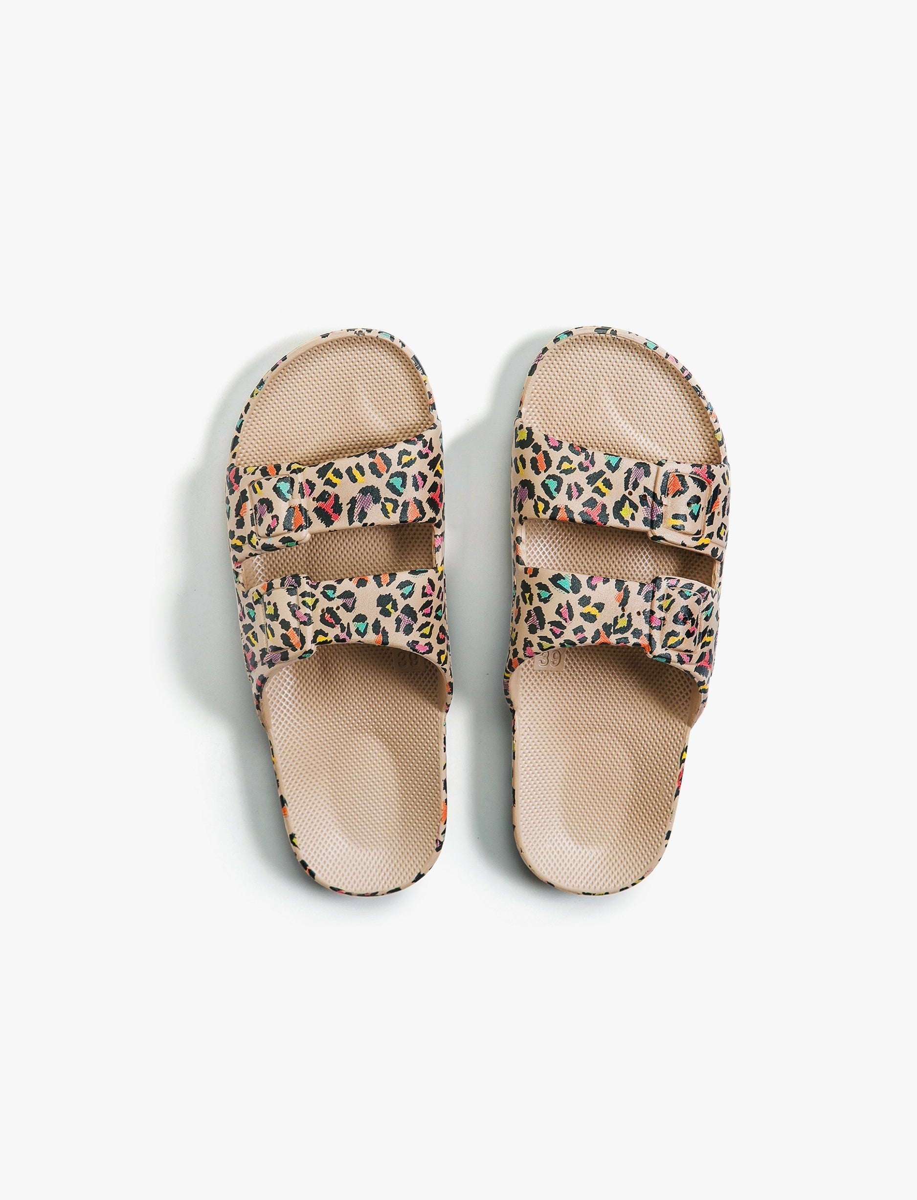 Fredoom Moses Kids Popleo Sands - כפכפים לילדים מוזס בצבע חול בהדפס מנומר צבעוני