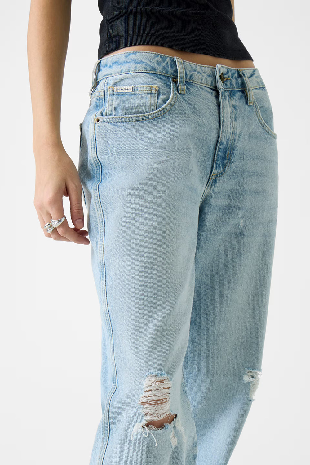 ג'ינס Guess Estroyed Straight-Leg Boyfriend נשים