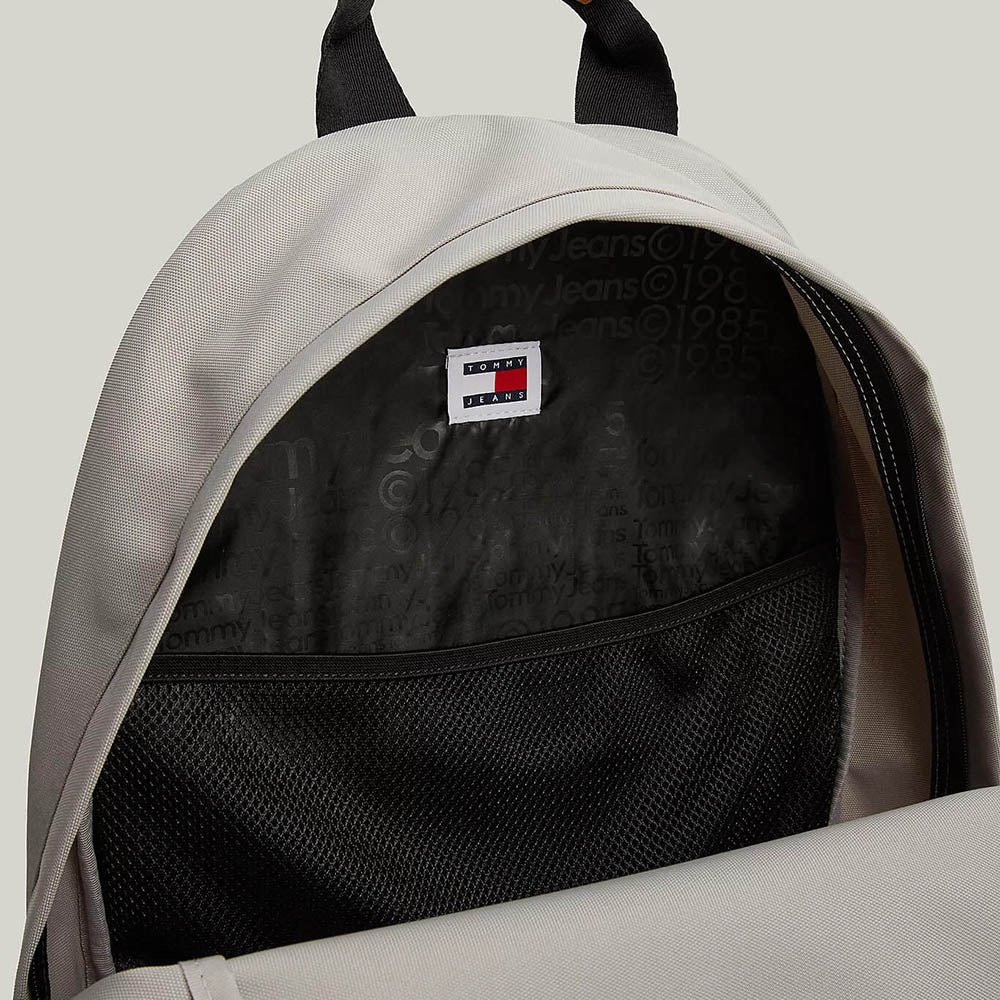 תיק גב טומי הילפיגר Essential D. Dome נשים