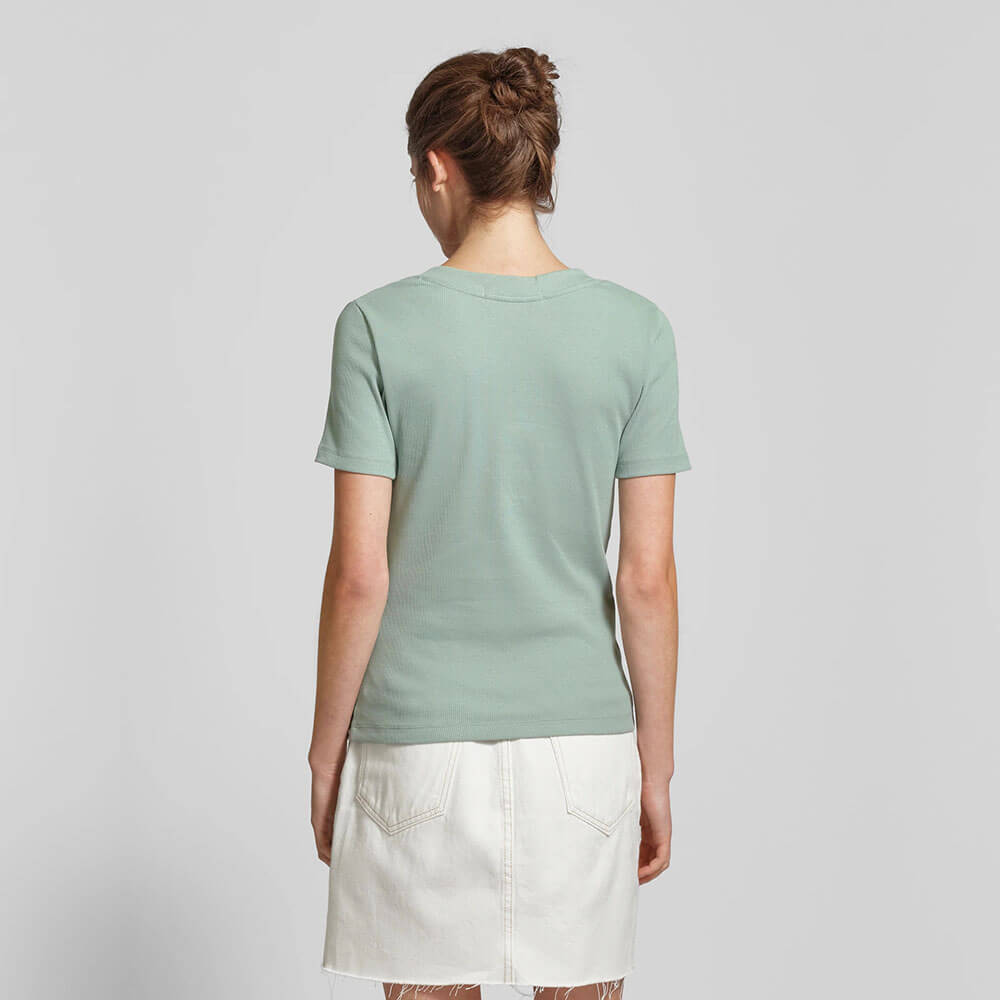 חולצת טישרט קלווין קליין קצרה Woven Label Rib Vneck נשים