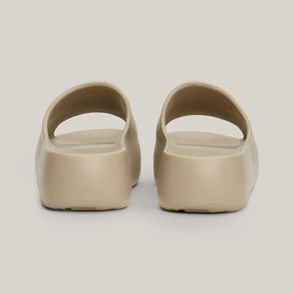 כפכפי טומי הילפיגר Chunky Flatform Slide נשים