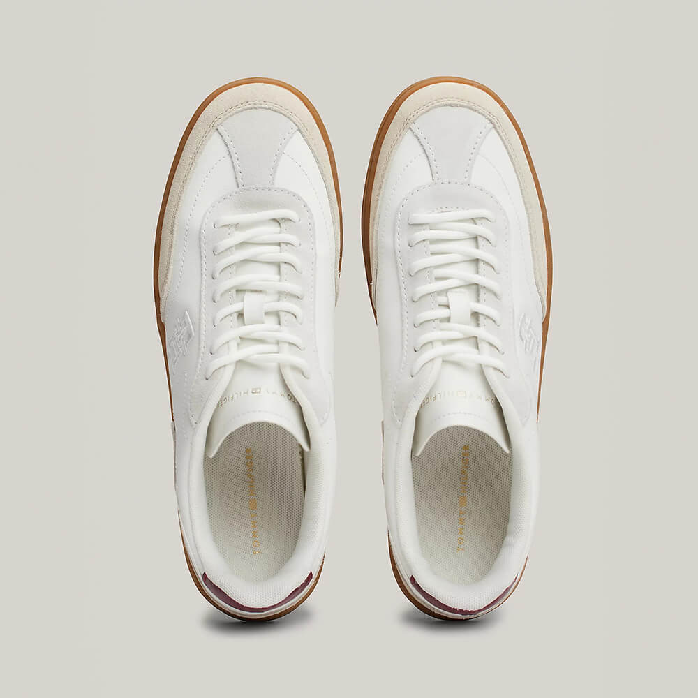 נעלי טומי הילפיגר Heritage Suede Court Trainers נשים