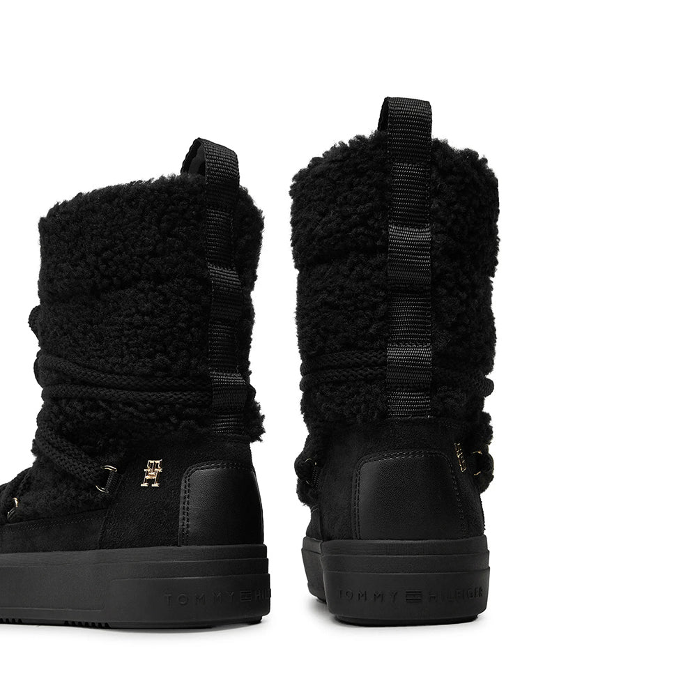 מגפי טומי הילפיגר Lace-Up Faux Shearling Snowboot נשים