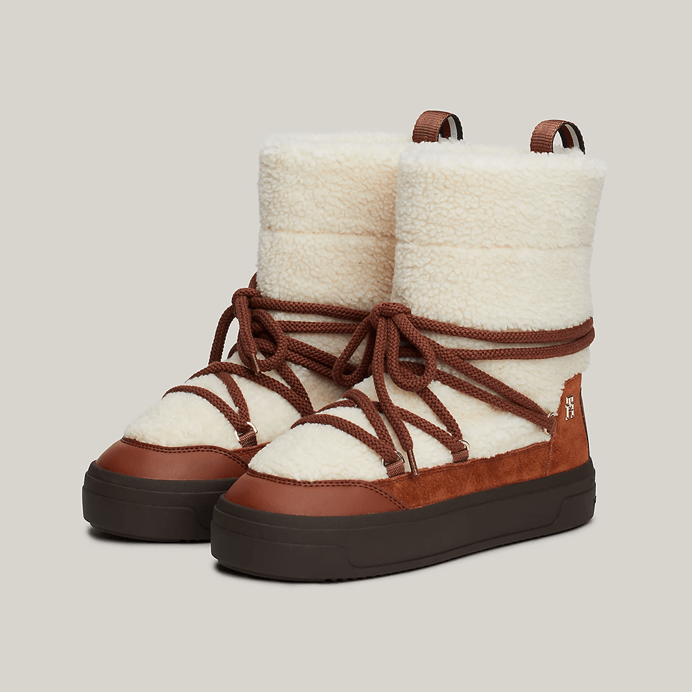 מגפי טומי הילפיגר Lace-Up Faux Shearling Snowboot נשים