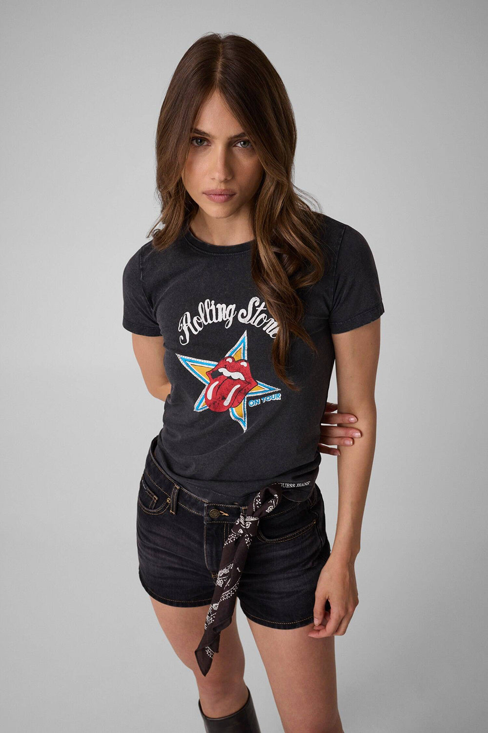 חולצת טישירט קצרה Guess Guess Jeans X Rolling Stones נשים
