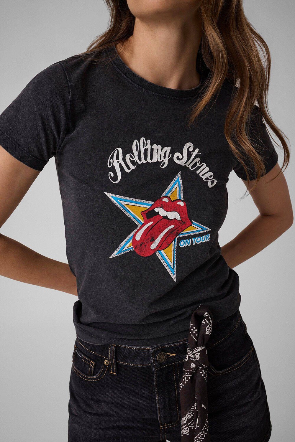 חולצת טישירט קצרה Guess Guess Jeans X Rolling Stones נשים