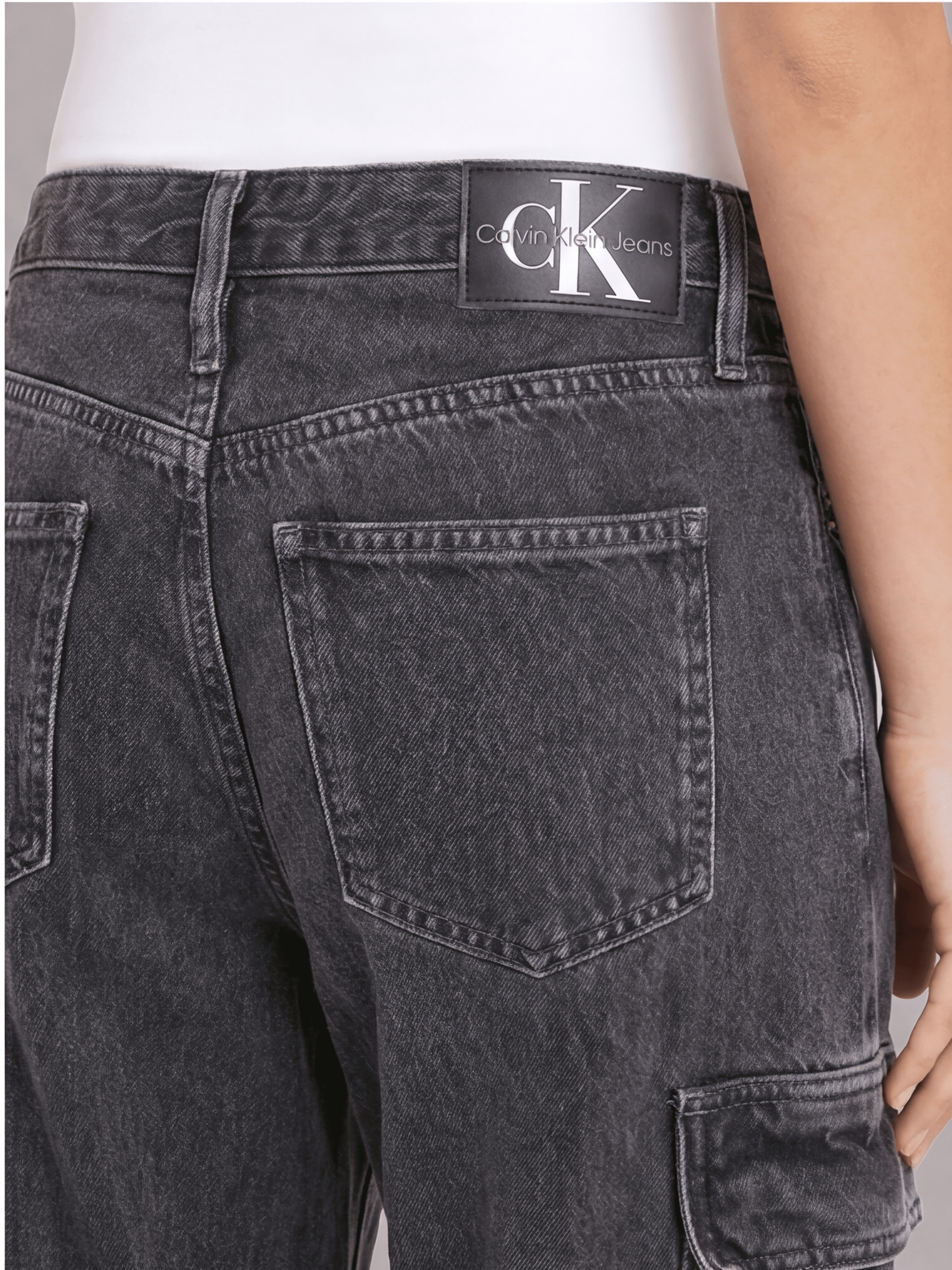 ג'ינס קלווין קליין 90S Straight Cargo Pockets נשים