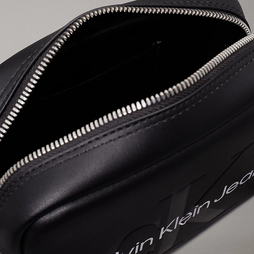 תיק קלווין קליין Sculpted Camera 18 Mono נשים