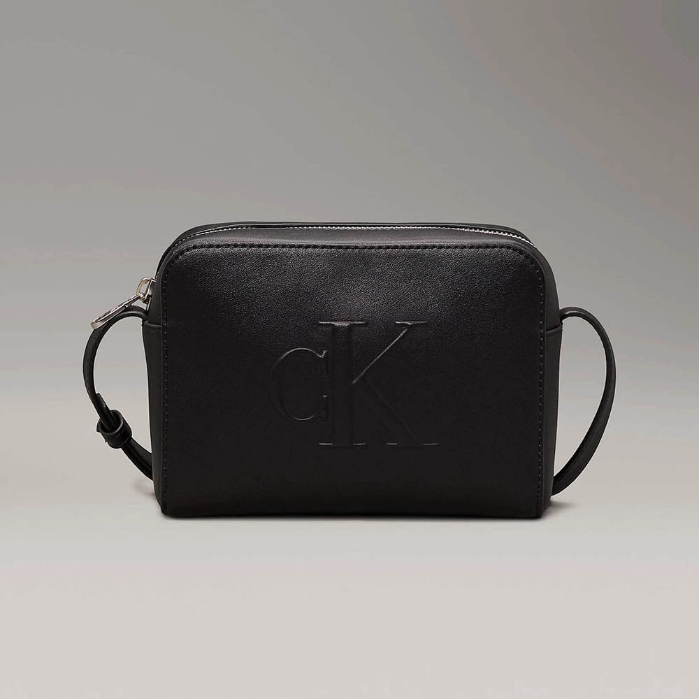 תיק קלווין קליין Sculpted Camera Bag Deboss נשים