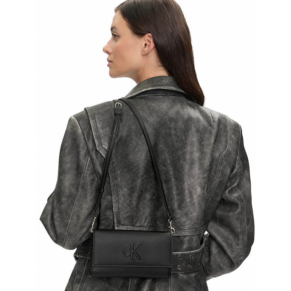 ארנק קלווין קליין Sculpted Long Fold Strap Deboss נשים