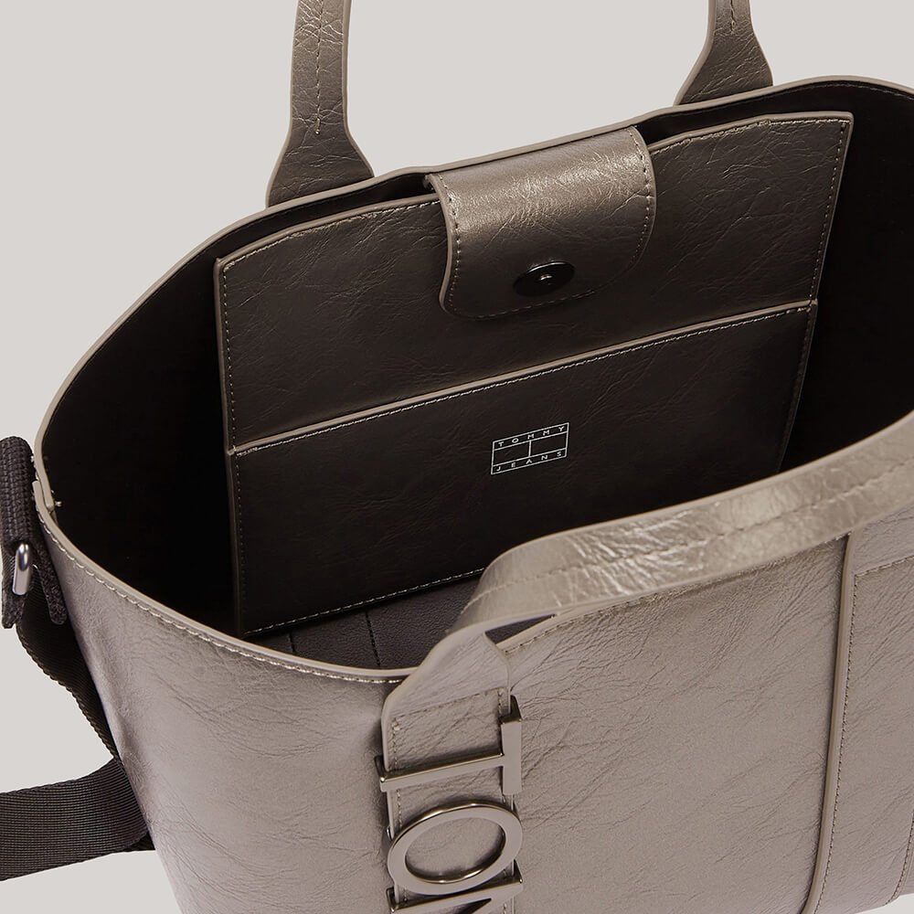 תיק טומי הילפיגר Metal Logo Tote נשים