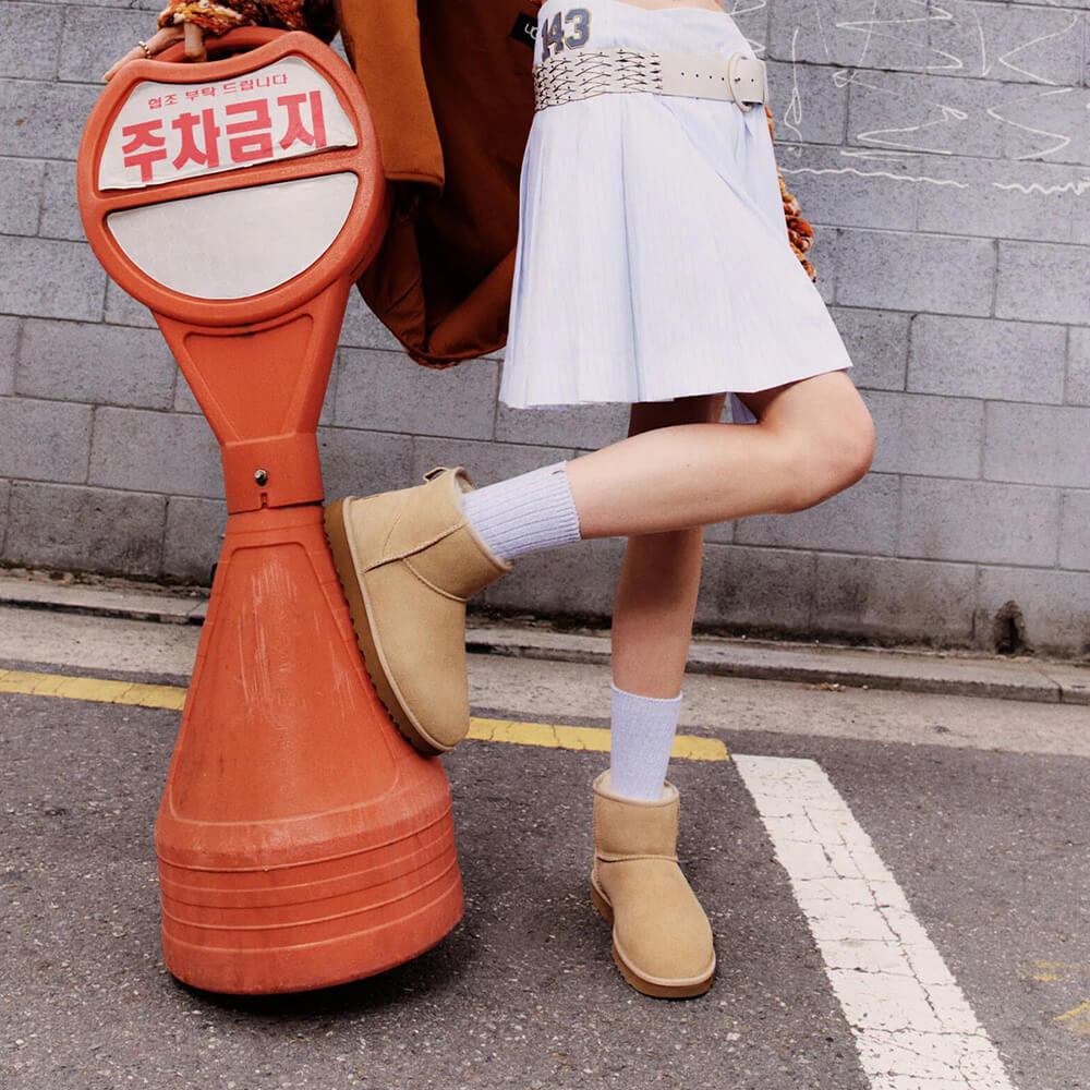 מגפי UGG Classic Mini II נשים