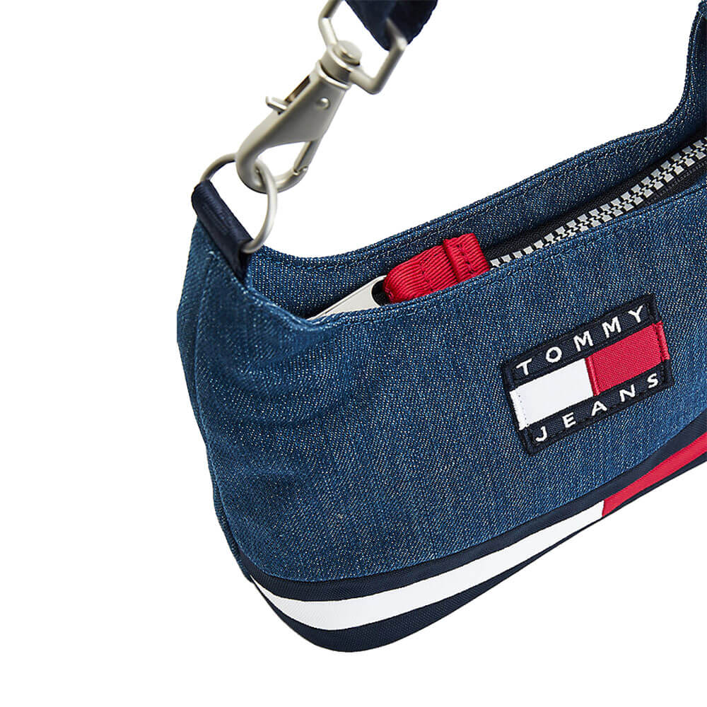 תיק צד טומי הילפיגר Tommy Badge Denim Shoulder Bag נשים