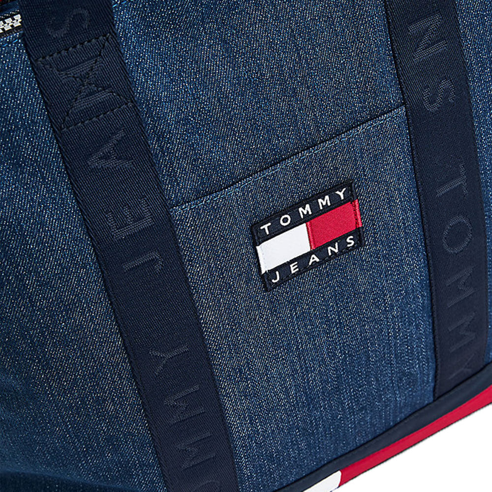 תיק נשיאה טומי הילפיגר Tommy Badge Denim Tote Bag נשים