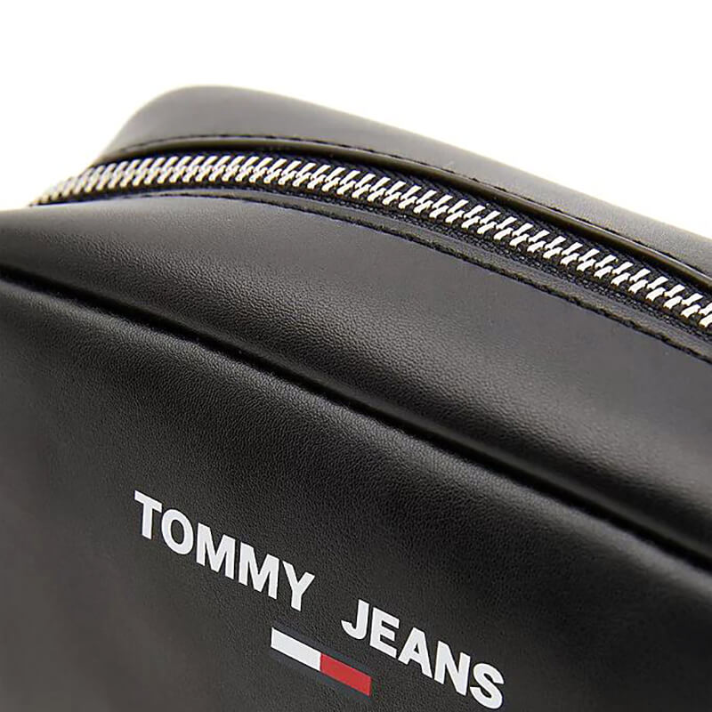 תיק טומי הילפיגר Essential Camera נשים