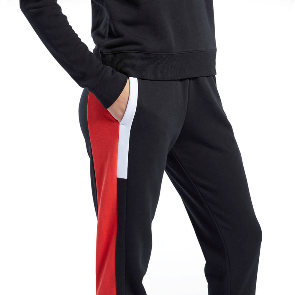 חליפת ספורט ריבוק Training Essentials Linear Logo Hoodie נשים