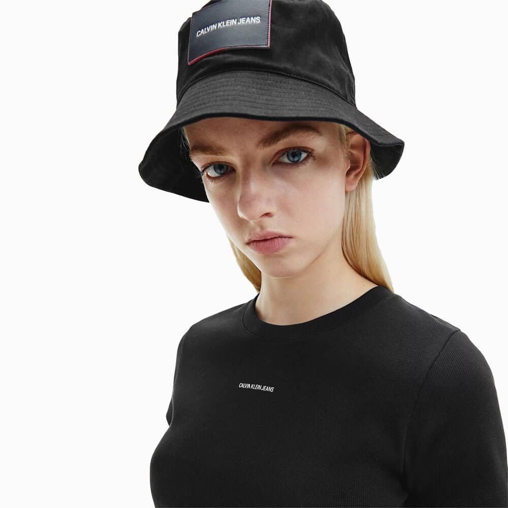 חולצת טישרט קצרה קלווין קליין Micro Branding Crop Rib Top נשים