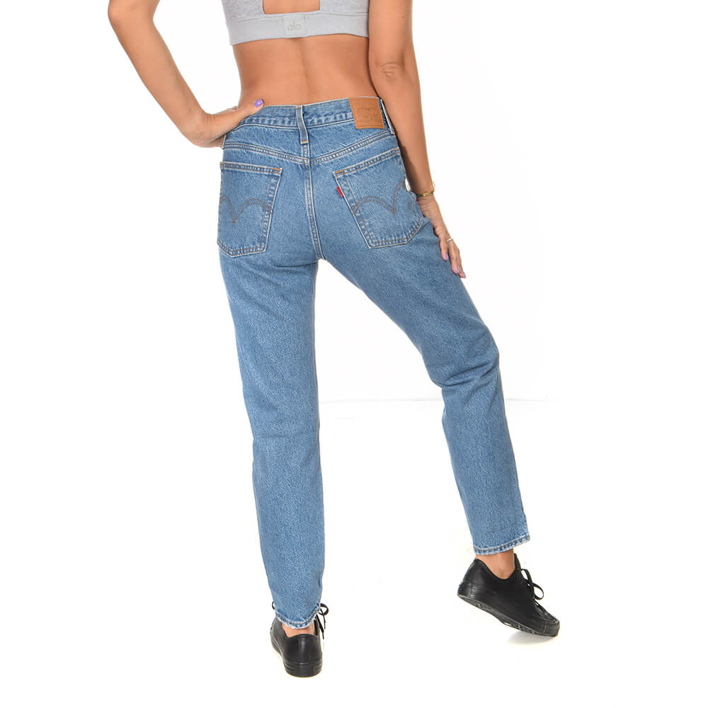 מכנסי ג'ינס ליוויס Wedgie Fit גזרה גבוהה עם קרעים נשים