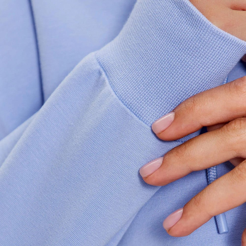 סווטשירט קפוצ'ון בגזרת סופר קרופ טומי הילפיגר נשים