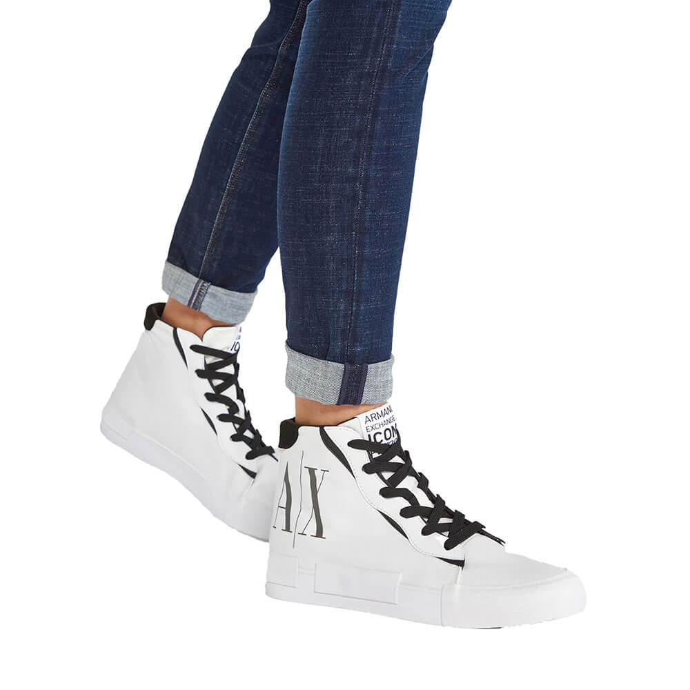 נעלי סניקרס גבוהות עם הדפס לוגו ארמני אקסצ'יינג' נשים