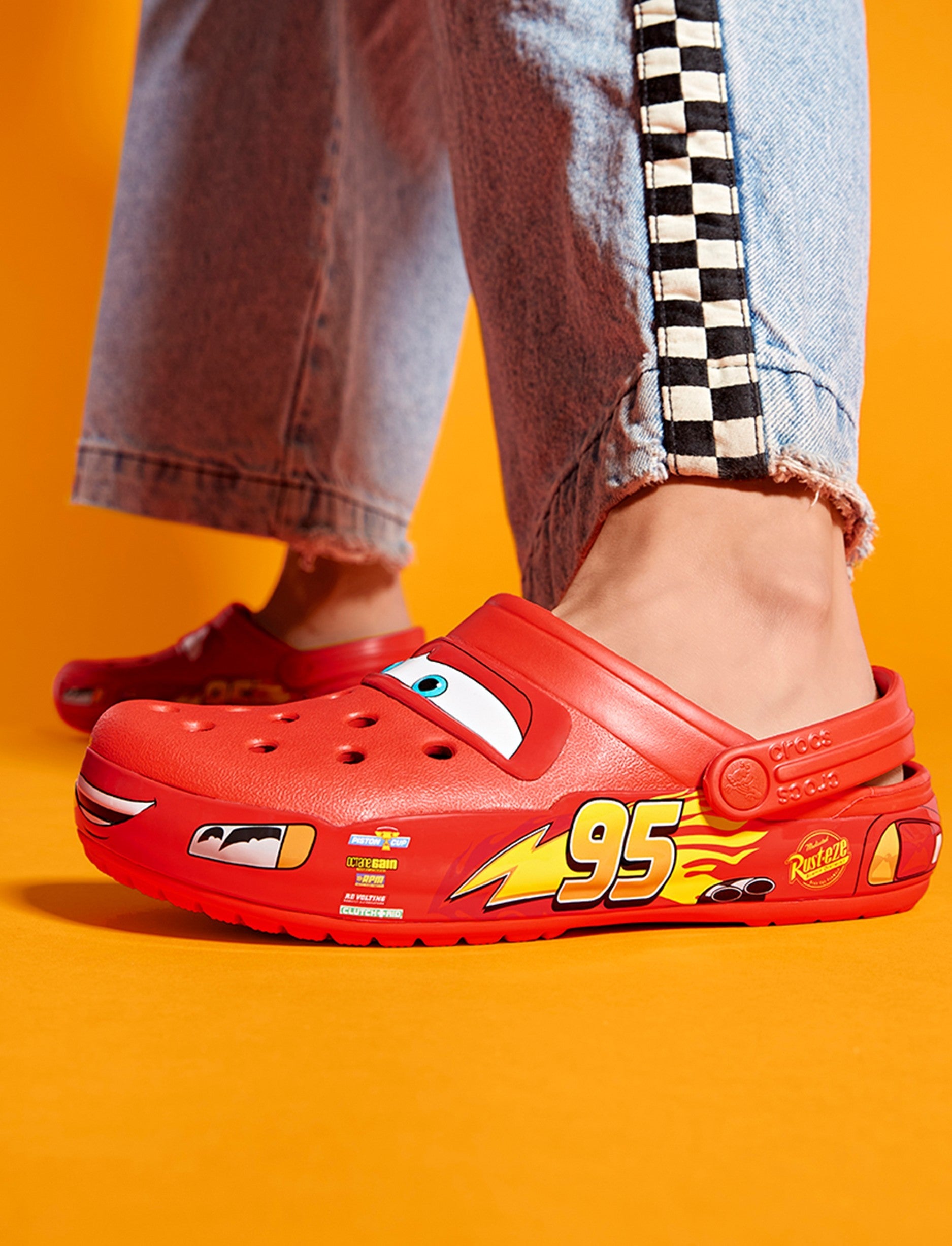 Crocs Disney/Pixar Lightning McQueen Adult Clog - כפכפי קרוקס ספידי מקווין בצבע אדום פליים