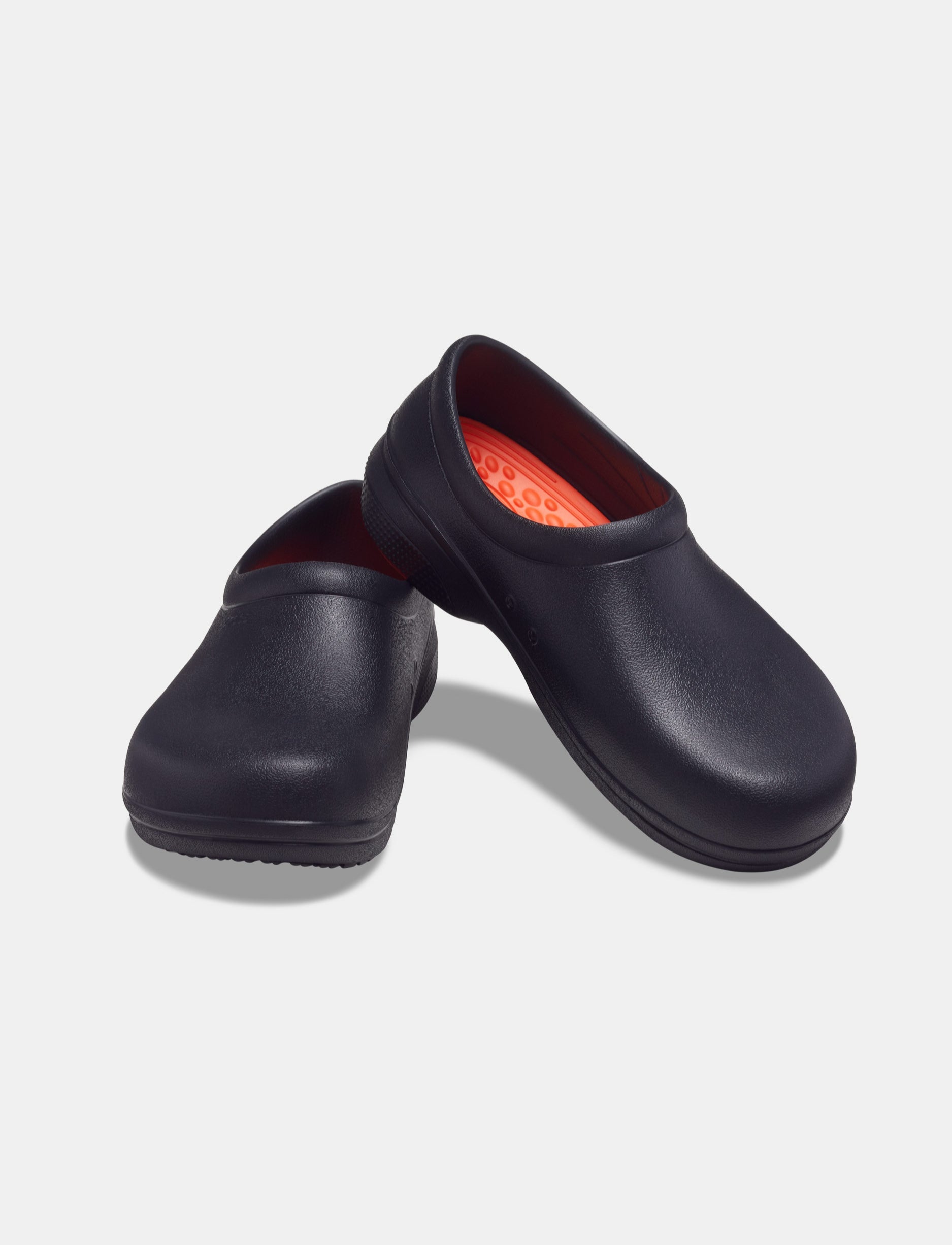 Crocs On The Clock LiteRide Slip On - נעלי טבחים קרוקס עם סוליה למניעת החלקות בצבע שחור