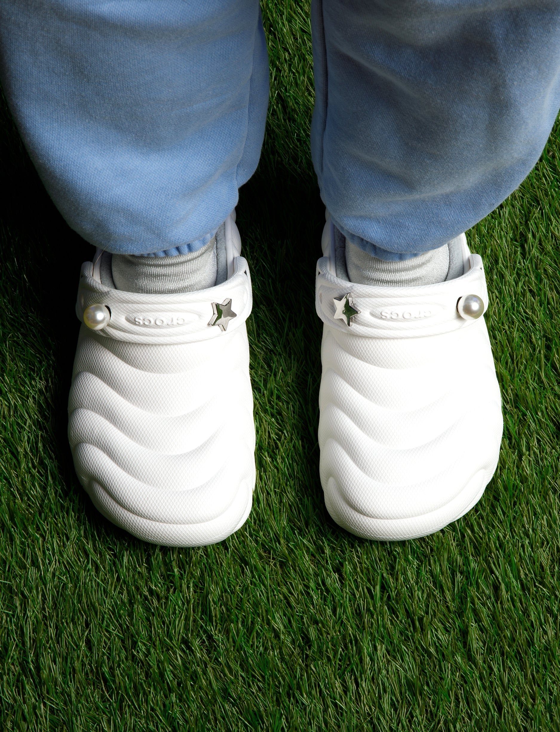 Crocs Classic Lined Overpuff Clog - כפכפים פרוותיים קרוקס בצבע לבן