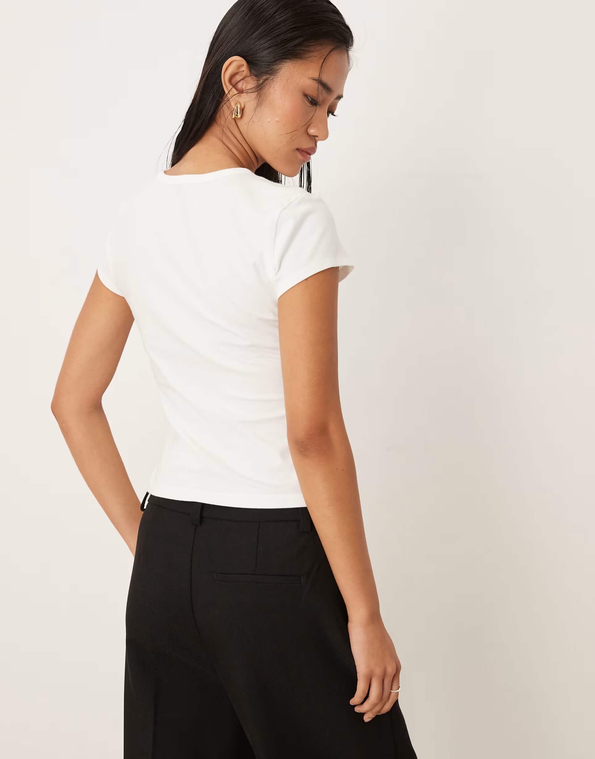 חולצת טישירט קצרה קלווין קליין Placed Institutional נשים