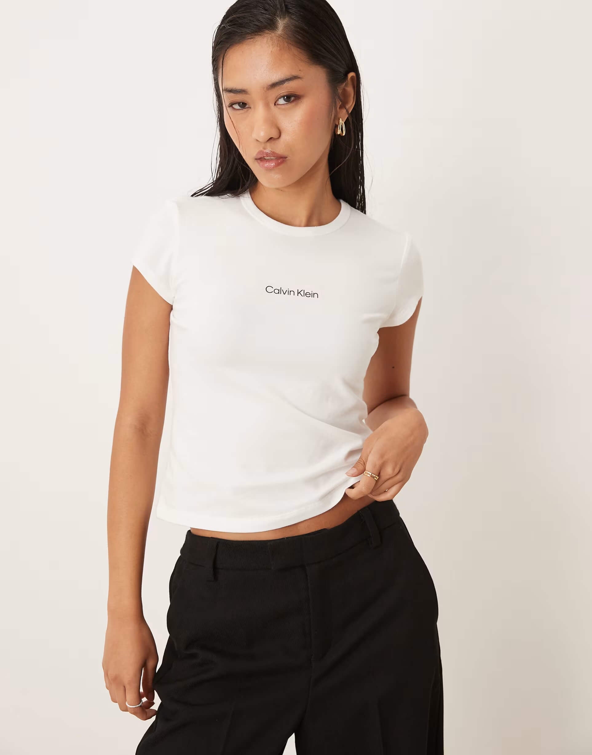 חולצת טישירט קצרה קלווין קליין Placed Institutional נשים