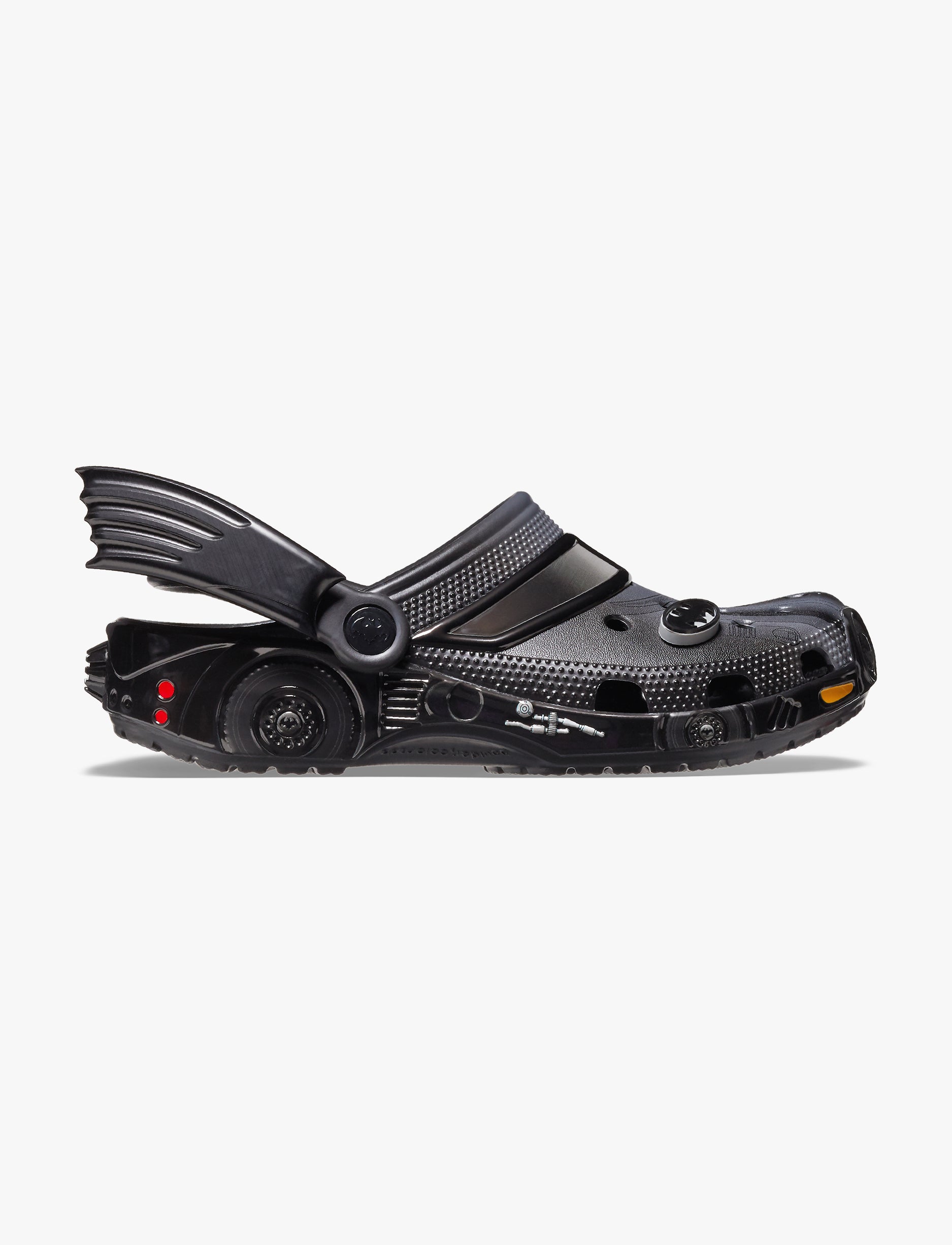 Crocs Batman Batmobile Classic Clog -  כפכפי קרוקס באטמן בעיטור כנפי עטלף בצבע שחור